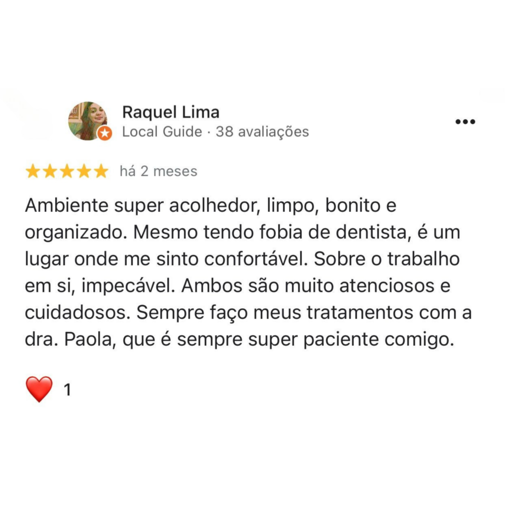 Imagem com a foto do paciente, o nome do paciente, 5 estrelas e um comentário explicando porque o paciente ficou muito satisfeito com o tratamento no consultório do Dr. Claudinei dentista Araucaria. que diz: Ambiente super acolhedor, limpo, bonito e organizado. Mesmo tendo fobia de dentista, é um lugar onde me sinto confortável. Sobre o trabalho em si, impecável. Ambos são muito atenciosos e cuidadosos. Sempre faço meus tratamentos com a dra. Paola, que é sempre super paciente comigo.